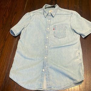 Men’s Levi button up shirt - medium